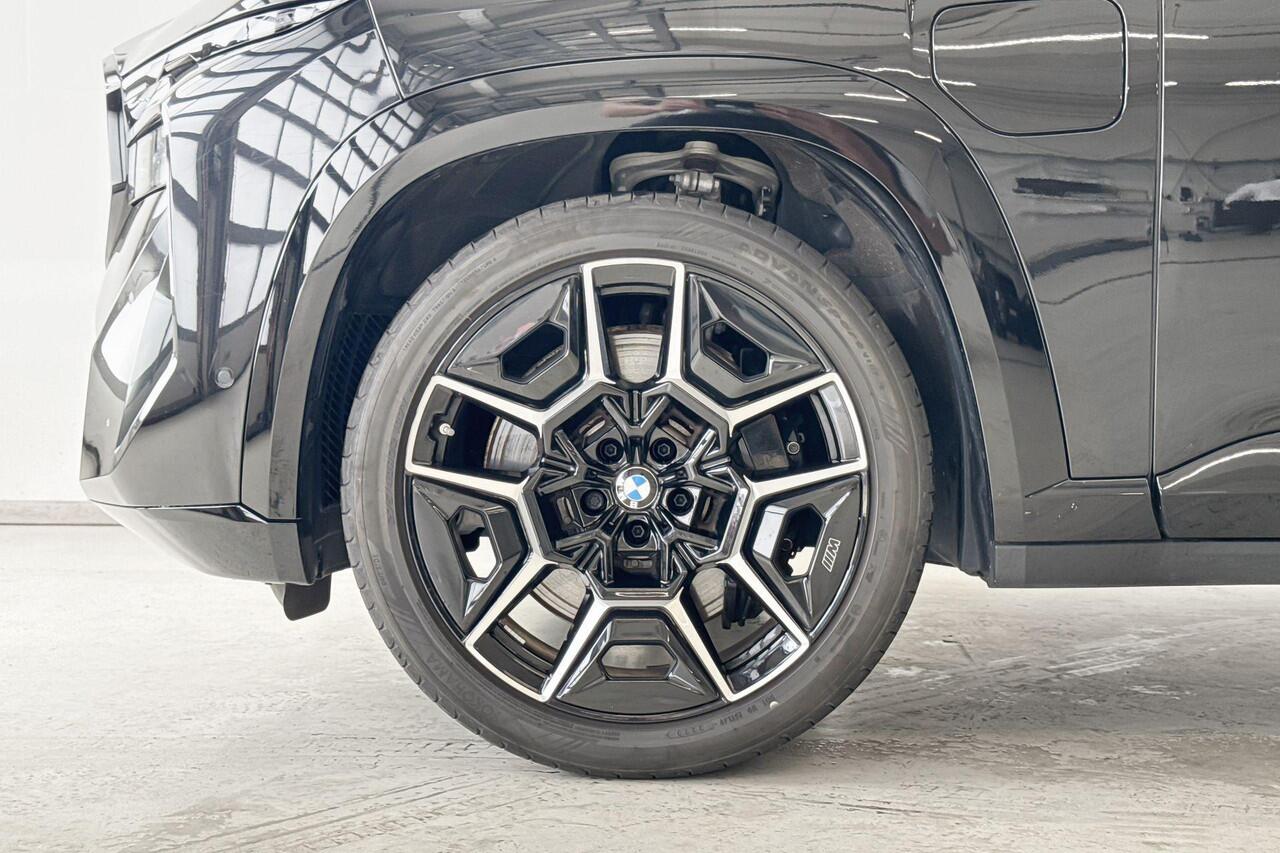 BMW XM PHEV 50e | Selections