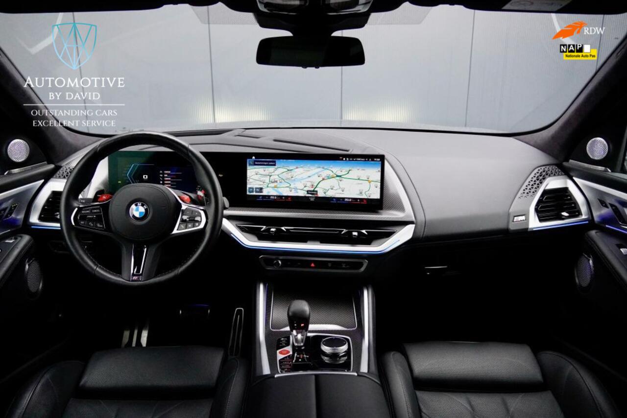 BMW XM PHEV 4.4 V8 653 pk 30 kWh / NIEUWSTAAT / FULL OPTIONS / BOWERS WILKINS DIAMOND SURROUND / TREKHAAK / M DRIVERS PACKAGE 270 km Vmax / BMW SERVICE INCLUSIVE