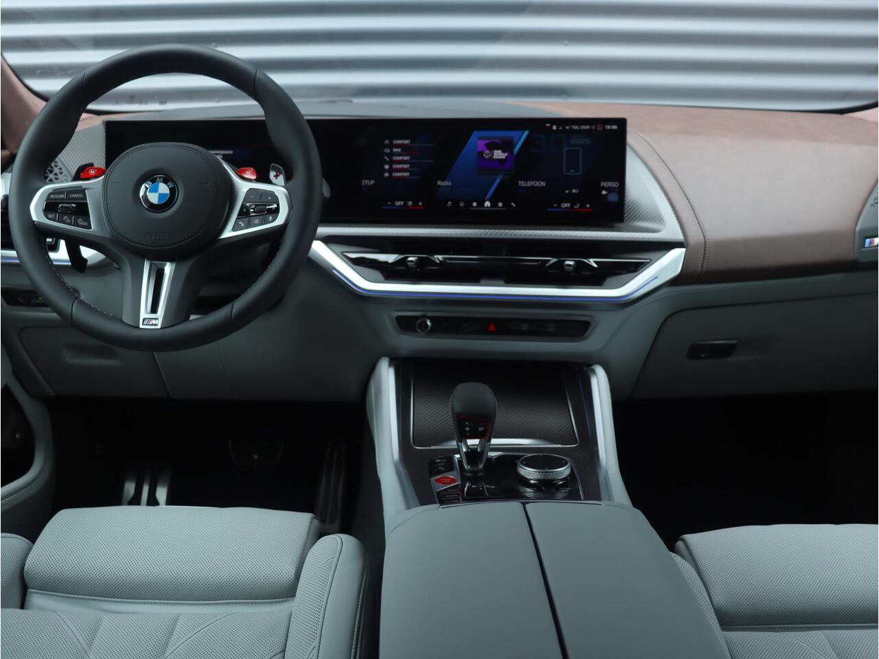 BMW XM 50e | Bowers & Wilkins | Driving Assistant Prof. | Trekhaak | Soft-Close | Stoelventilatie | Massagestoelen | 23'' LMV