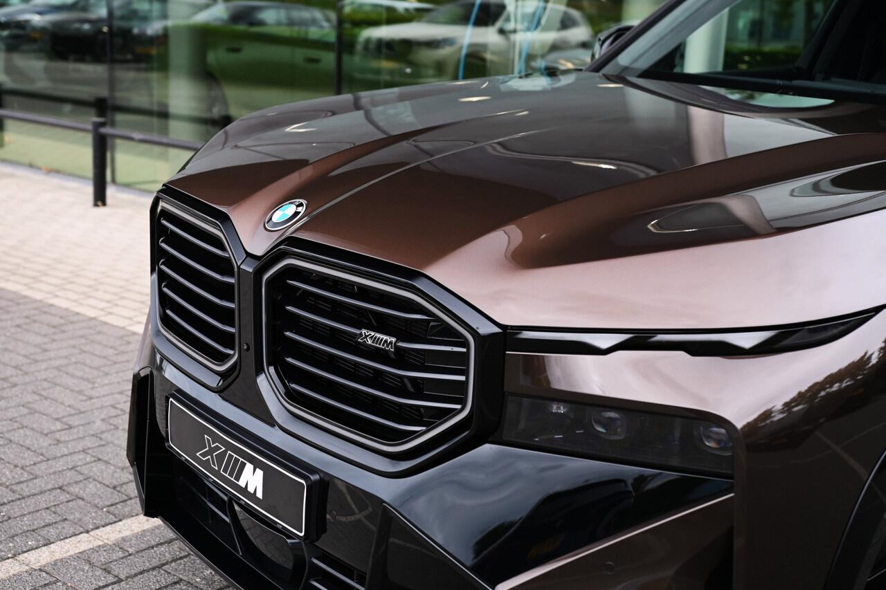 BMW XM PHEV 50e High Executive Automaat / Trekhaak / Adaptief M Onderstel Professional / M Multifunctionele Stoelen / Bowers & Wilkins / Soft-Close / Parking Assistant Plus