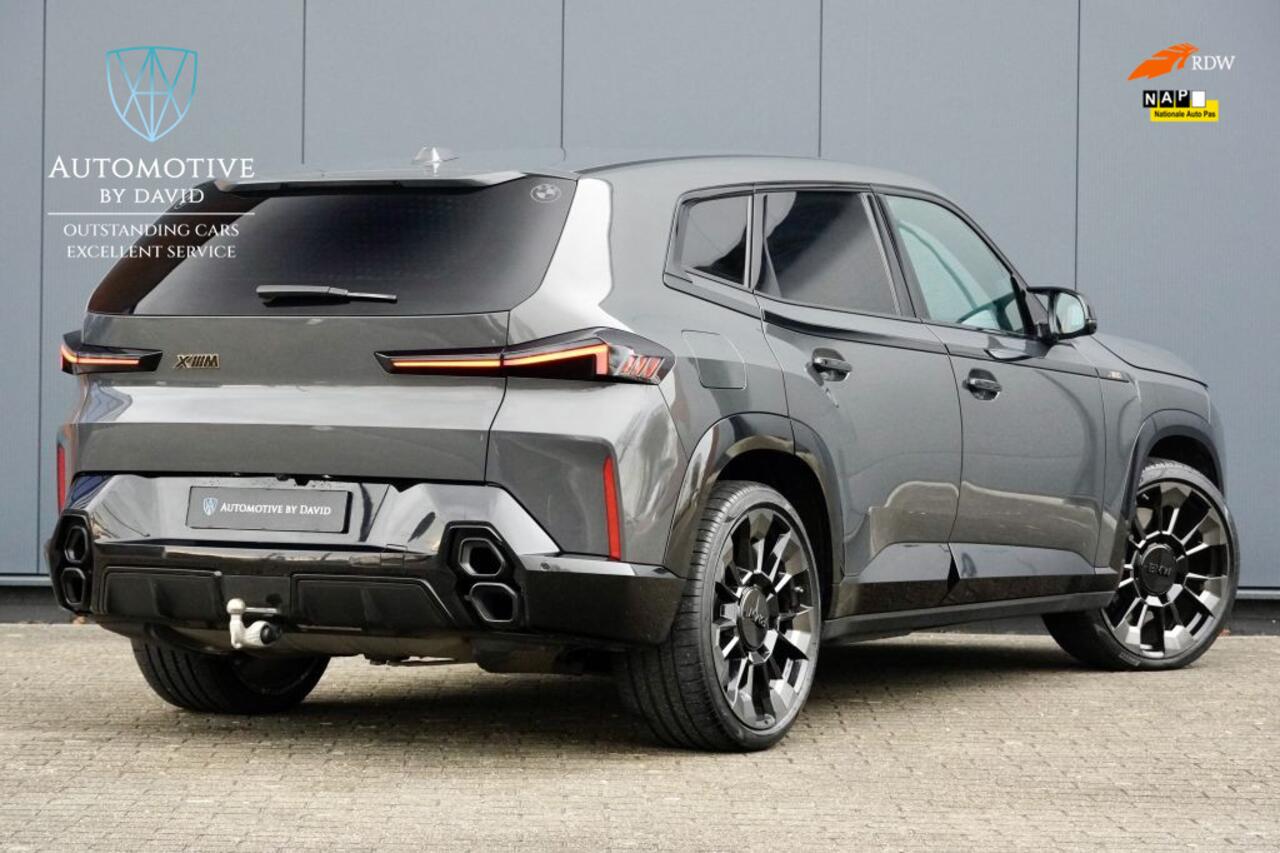 BMW XM PHEV 4.4 V8 653 pk 30 kWh / NIEUWSTAAT / FULL OPTIONS / BOWERS WILKINS DIAMOND SURROUND / TREKHAAK / M DRIVERS PACKAGE 270 km Vmax / BMW SERVICE INCLUSIVE