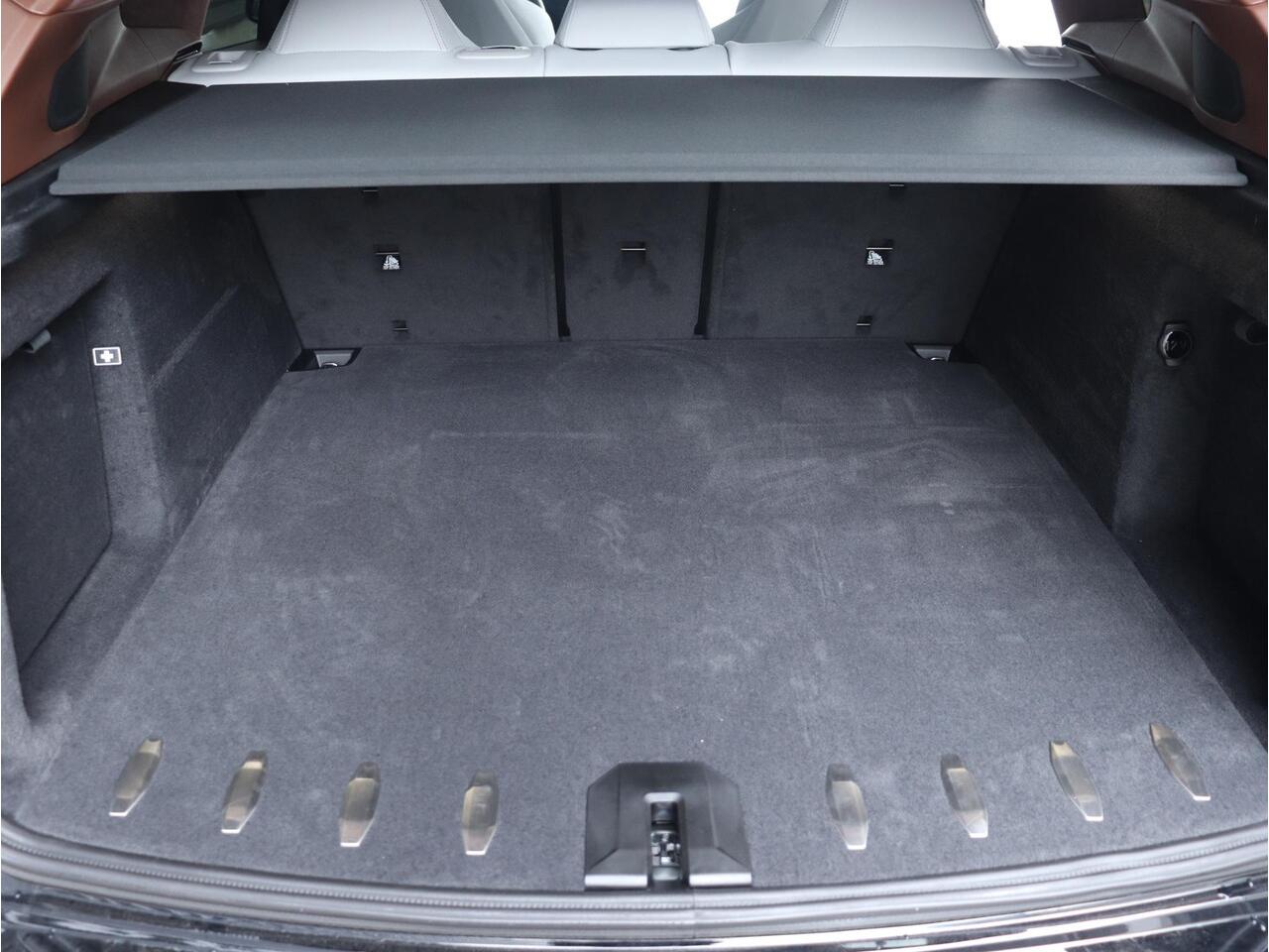 BMW XM 50e | Bowers & Wilkins | Driving Assistant Prof. | Trekhaak | Soft-Close | Stoelventilatie | Massagestoelen | 23'' LMV