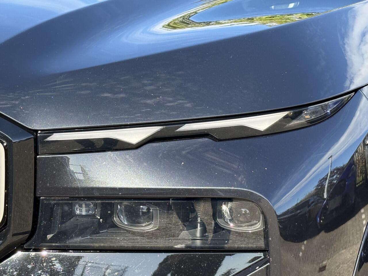 BMW XM 50e | 23" | Individual leder | Bowers & Wilkins | Trekhaak | Stoelver. + ventilatie + massage | Soft close