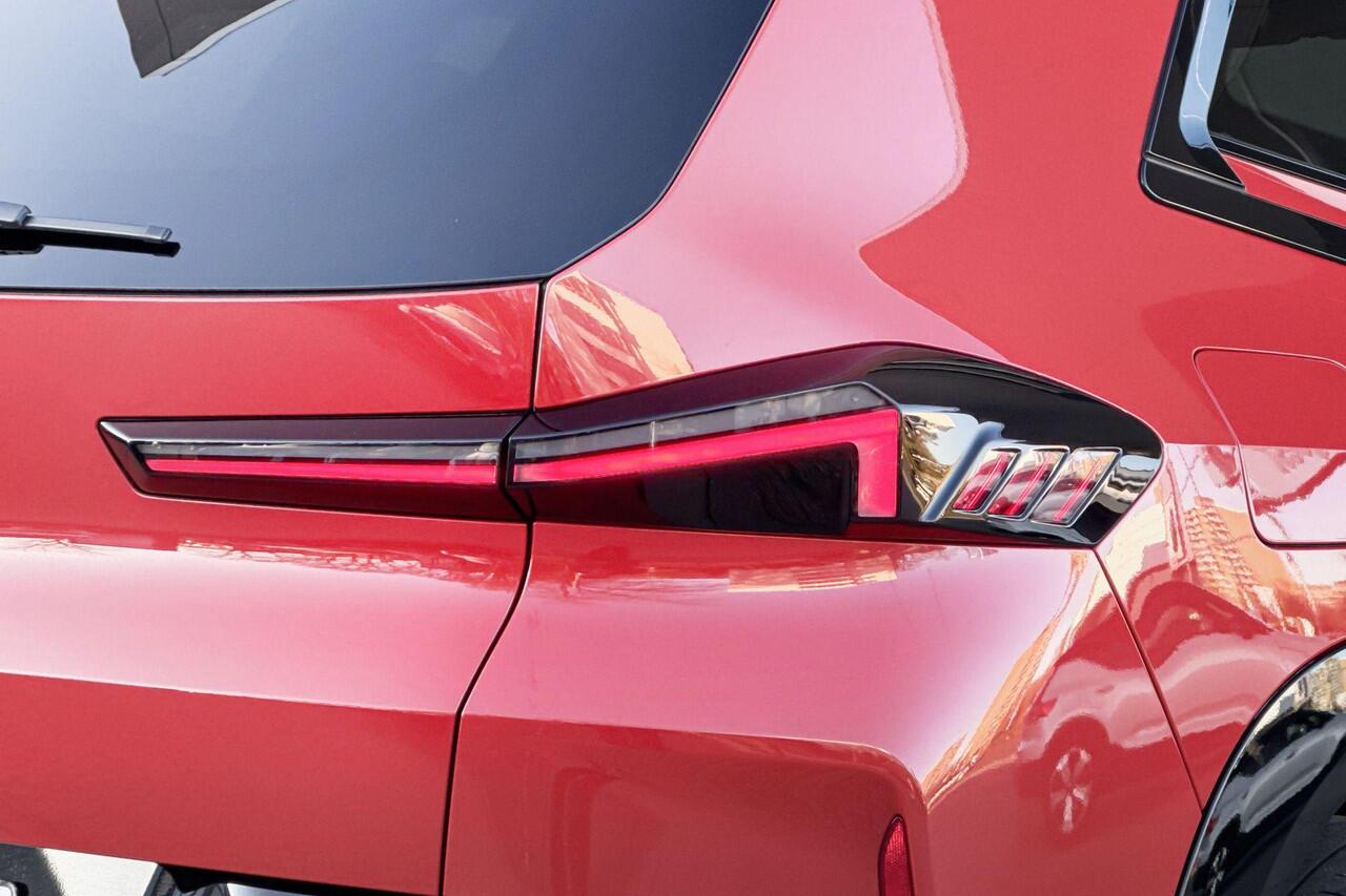 BMW XM PHEV 50e M Carbon interieur afwerking / Trekhaak Elektrisch / Driving Assistant Prof / 23inch / Comfort Acces / Shadowline / Harman en Kardon Audio