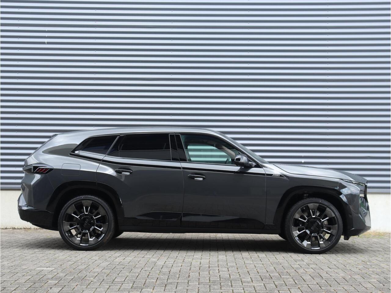 BMW XM 50e | Bowers & Wilkins | Driving Assistant Prof. | Trekhaak | Soft-Close | Stoelventilatie | Massagestoelen | 23'' LMV