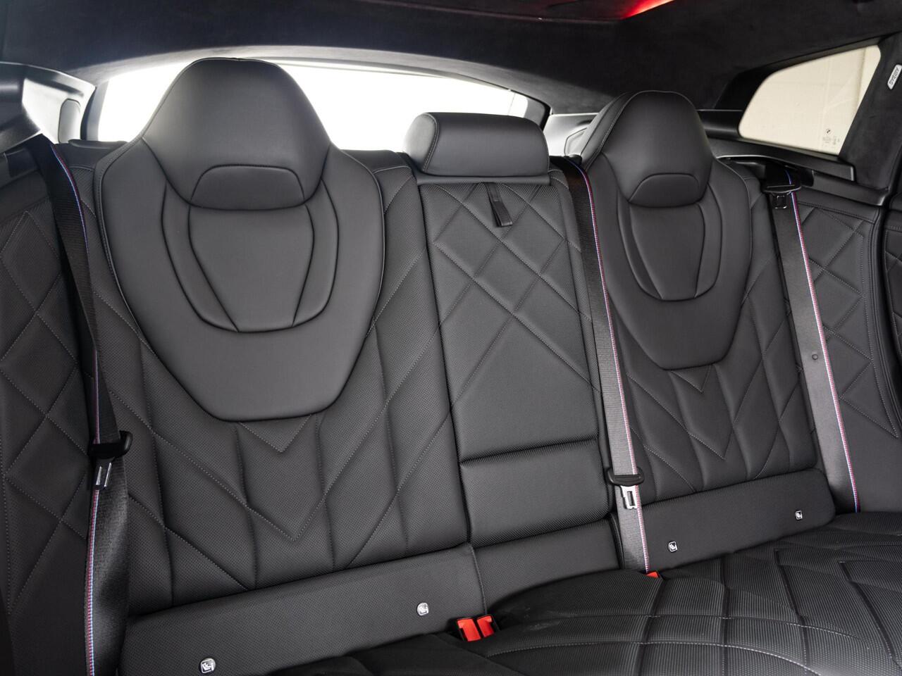 BMW XM | M Driver's Pack | Harman Kardon | Comfort Access | Soft-Close | Stoelventilatie | Stoelverwarming | Stoelmassage | 23''