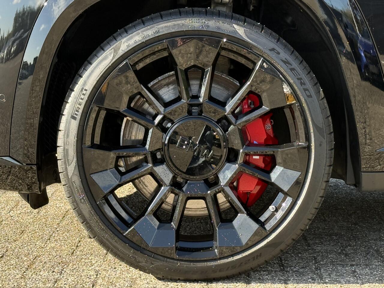 BMW XM 50e | 23" | Individual leder | Bowers & Wilkins | Trekhaak | Stoelver. + ventilatie + massage | Soft close