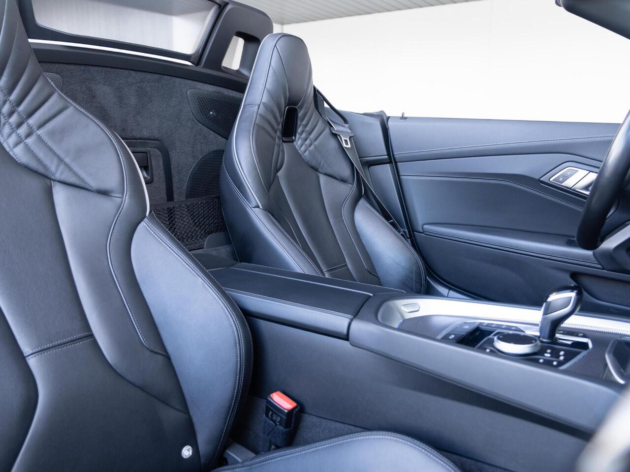 BMW Z4 Roadster M40i | Innovationspakket | Comfort Access | Achteruitrijcamera | Stoelverwarming | Head-Up Display | Harman Kardon | 19''