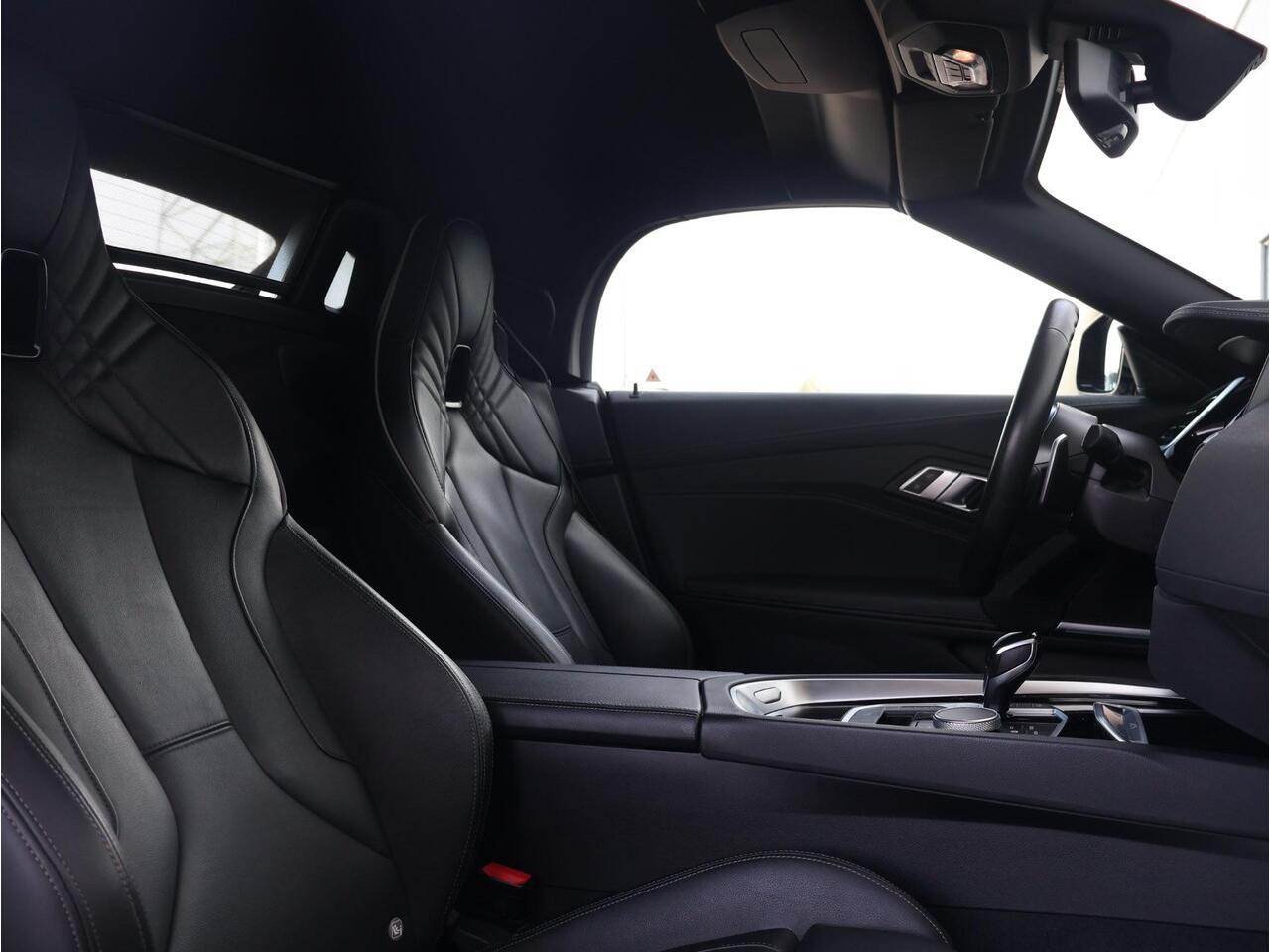 BMW Z4 Roadster sDrive30i High Executive Comfort Access/ Stoelverwarming/ Head-Up/ HiFi/ M Sportstoelen