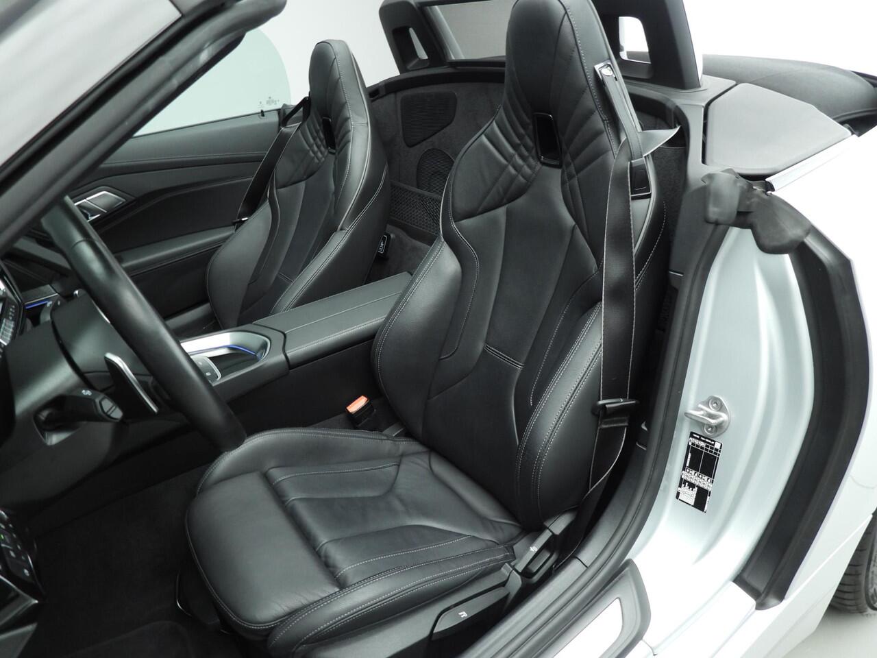 BMW Z4 Roadster sDrive30i | M-Sportpakket | LED | Leder | Navigatie | Windscherm | Stoelverwarming | DAB | Hifi speakers | Alu 18 inch