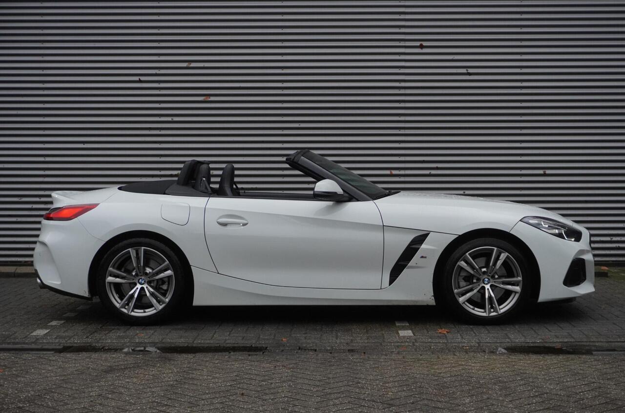 BMW Z4 Roadster sDrive20i Handgeschakeld | 18 inch LM M Dubbelspaak | Driving Assistant | HiFi System | M Aerodynamicapakket | Comfort Access