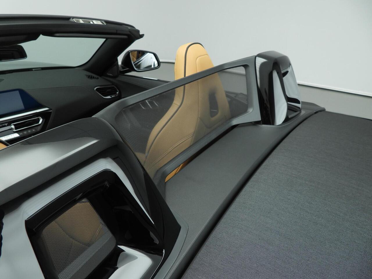 BMW Z4 Roadster M40i | Handgeschakeld !! | M-Sportpakket | LED | Leder | HUD | Elektr. zetels | Windscherm | DAB | Harman-kardon sound | Alu 19 inch