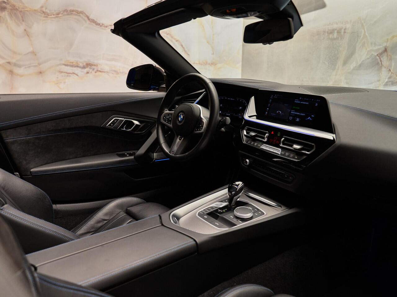 BMW Z4 Roadster M40i High Executive, 19", H/K, M stoelen, adap-LED, HUD, keyless, dealeroh