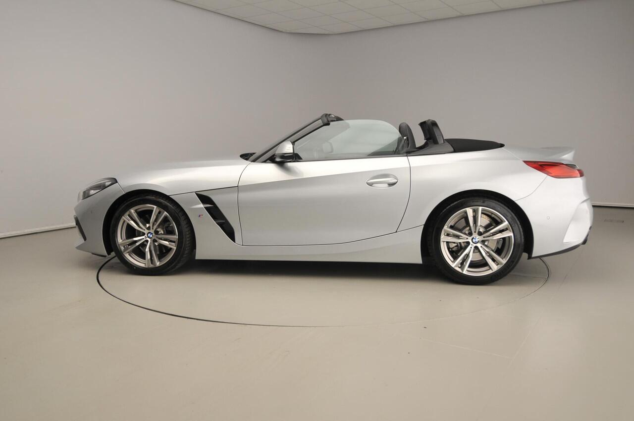 BMW Z4 Roadster sDrive30i | M-Sportpakket | LED | Leder | Navigatie | Windscherm | Stoelverwarming | DAB | Hifi speakers | Alu 18 inch