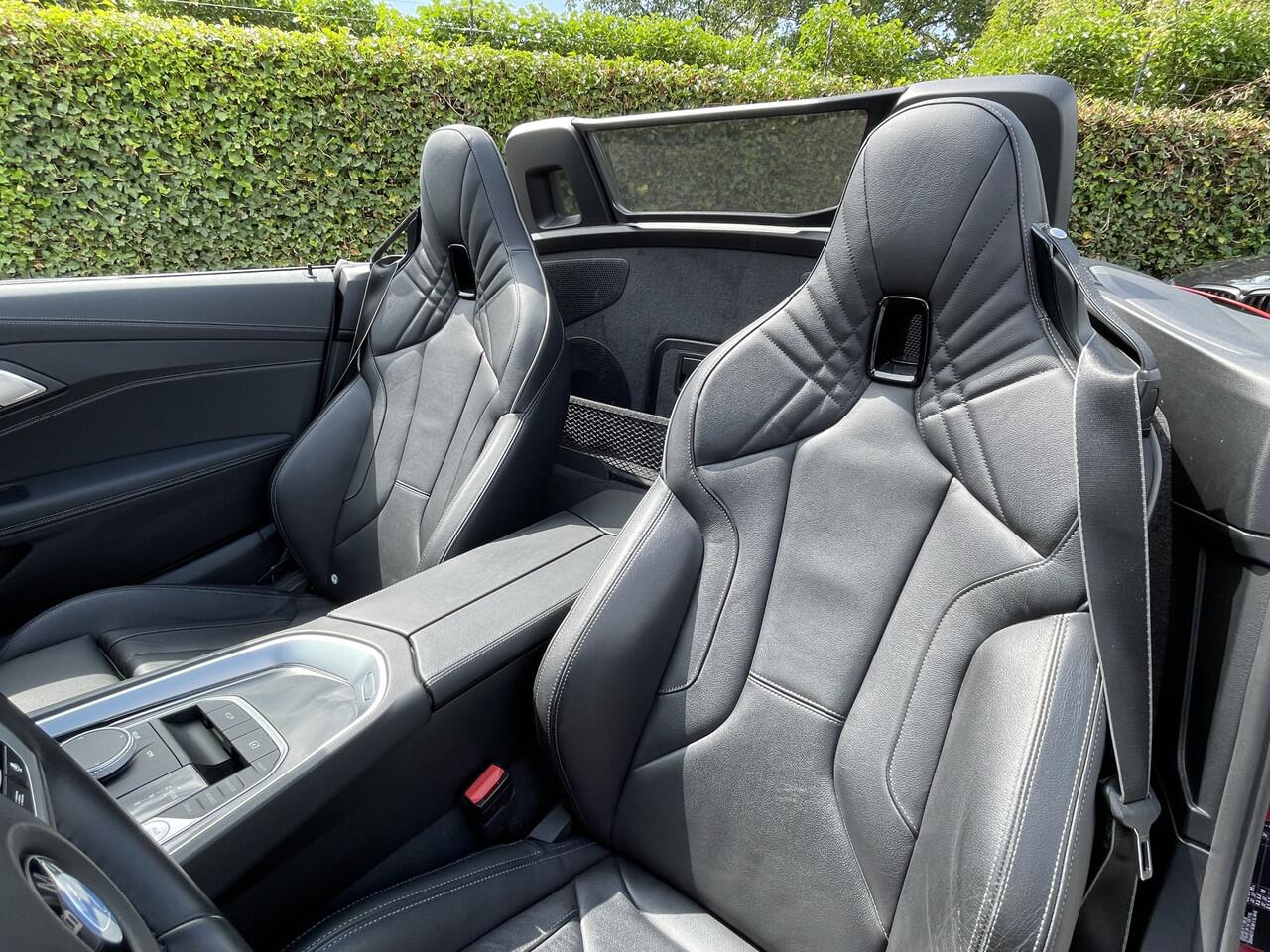 BMW Z4 Roadster sDrive30i M-Sport | High Exe | 19" | HiFi | Stoelverw. | Sensatec Dash | Ambiance | PDC