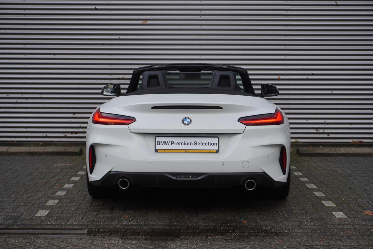 BMW Z4 Roadster sDrive20i Handgeschakeld | 18 inch LM M Dubbelspaak | Driving Assistant | HiFi System | M Aerodynamicapakket | Comfort Access