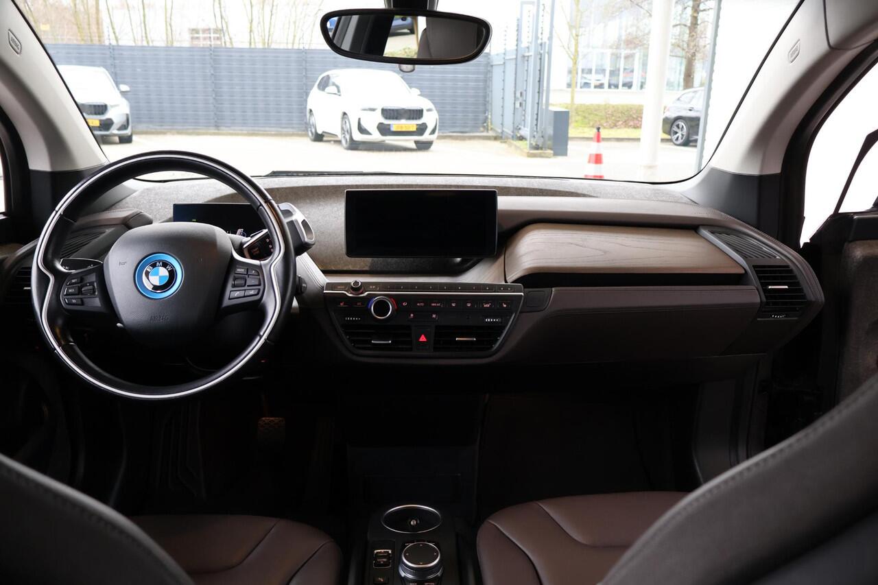 BMW i3 120Ah | Voorstoelen Verwarmd | Warmtepomp | Achteruitrijcamera | Glazen Schuifdak | Apple Carplay