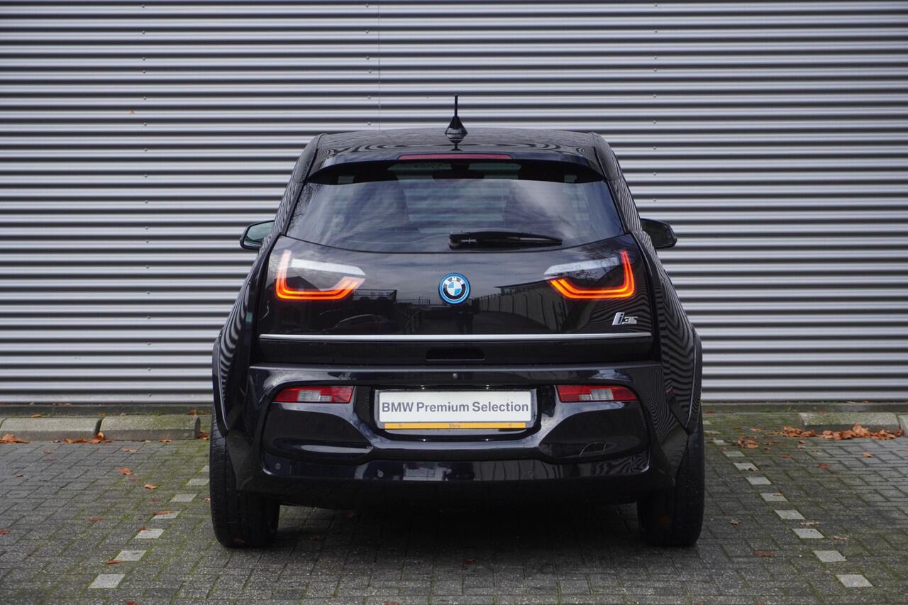 BMW i3 S Comfort Access | Achteruitrijcamera | Driving Assistant Plus | Elektrisch verwarmde voorstoelen | 20 inch lichtmetalen i light wielen Dubbelspaak
