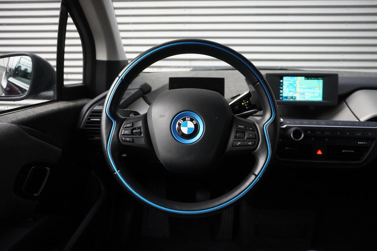 BMW i3 S Comfort Access | Achteruitrijcamera | Driving Assistant Plus | Elektrisch verwarmde voorstoelen | 20 inch lichtmetalen i light wielen Dubbelspaak