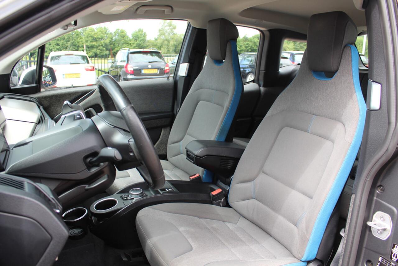BMW i3 Dark Shadow Edition 120Ah 42 kWh 55.191 km! / Camera / Navigatie / 20'' / Stoelverwarming / DAB / LED / Cruise Control
