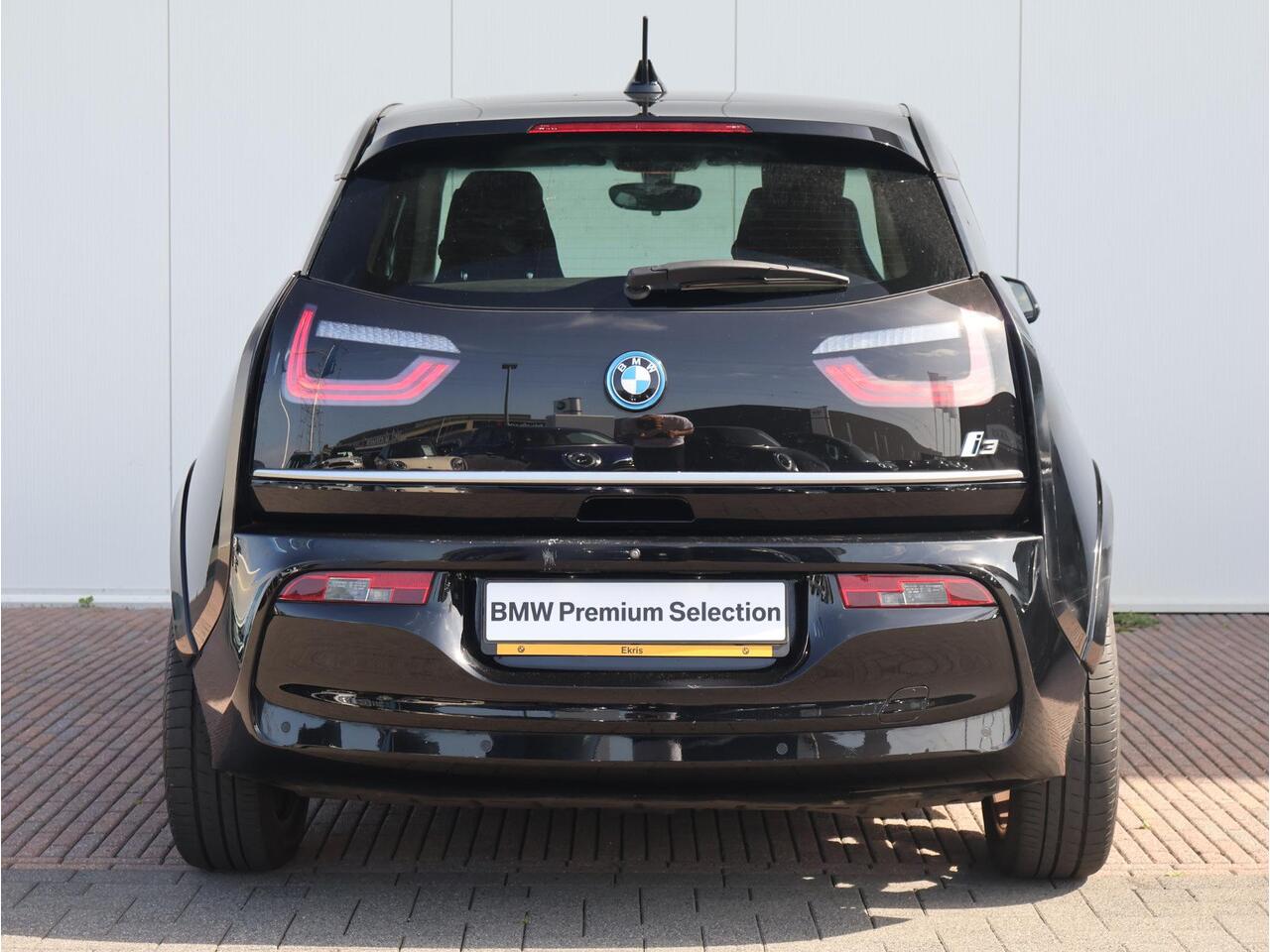 BMW i3 Dark Shadow Edition 120Ah 42 kWh Sportpakket/ Achteruitrijcamera/ Stoelverwarming/ Cruise Control/ 20 inch LM