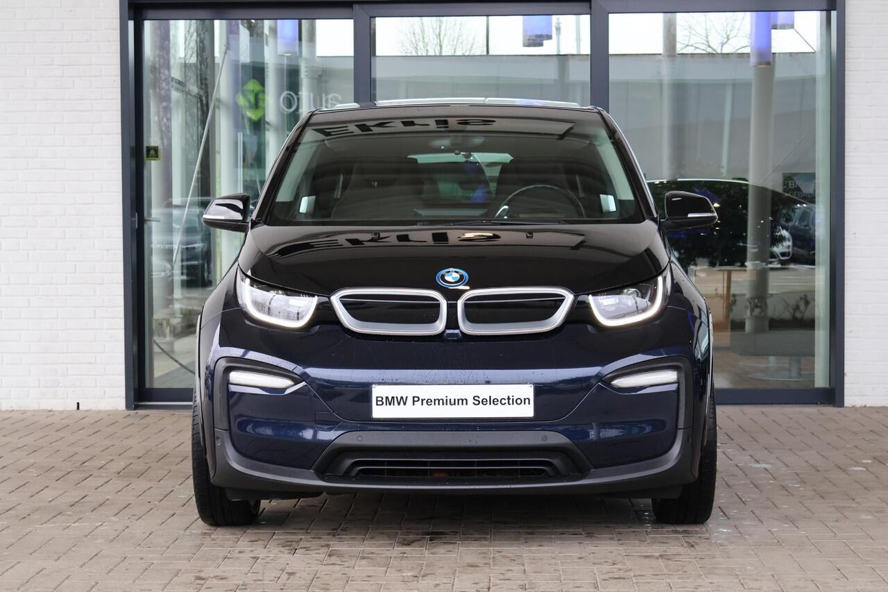 BMW i3 120Ah | Voorstoelen Verwarmd | Warmtepomp | Achteruitrijcamera | Glazen Schuifdak | Apple Carplay