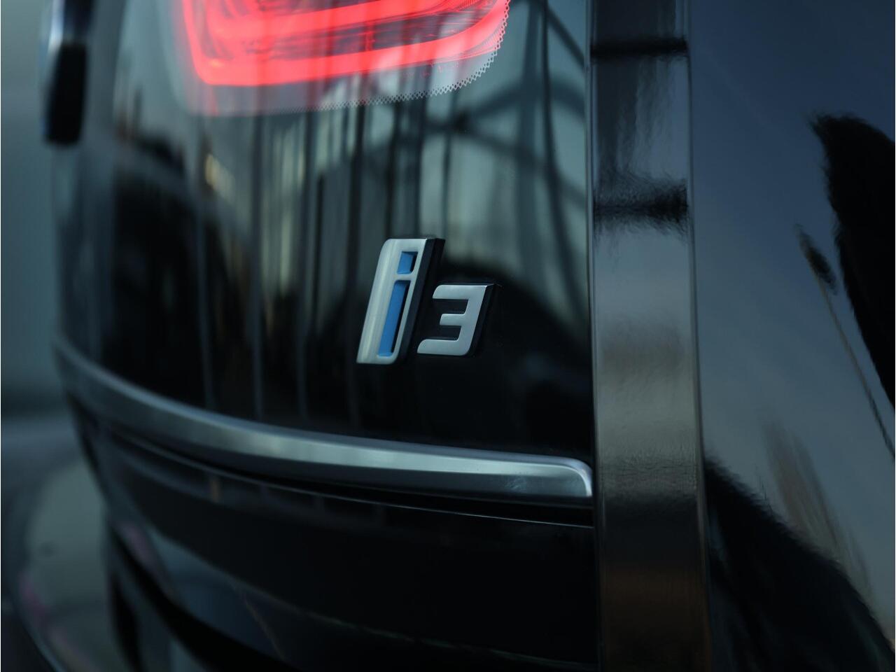 BMW i3 Business Edition Plus 120Ah 42 kWh Sportpakket / Harman Kardon / Panoramadak / Achteruitrijcamera /