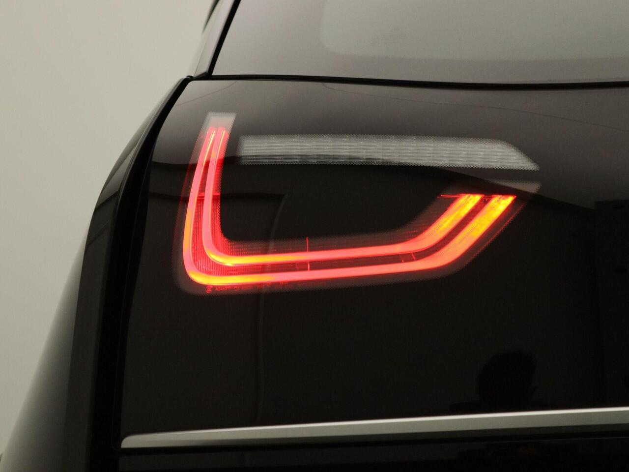 BMW i3 Executive Edition 120Ah | Sportpakket | Warmtepomp | Achteruitrijcamera | Navigatiesysteem Professional | 20"