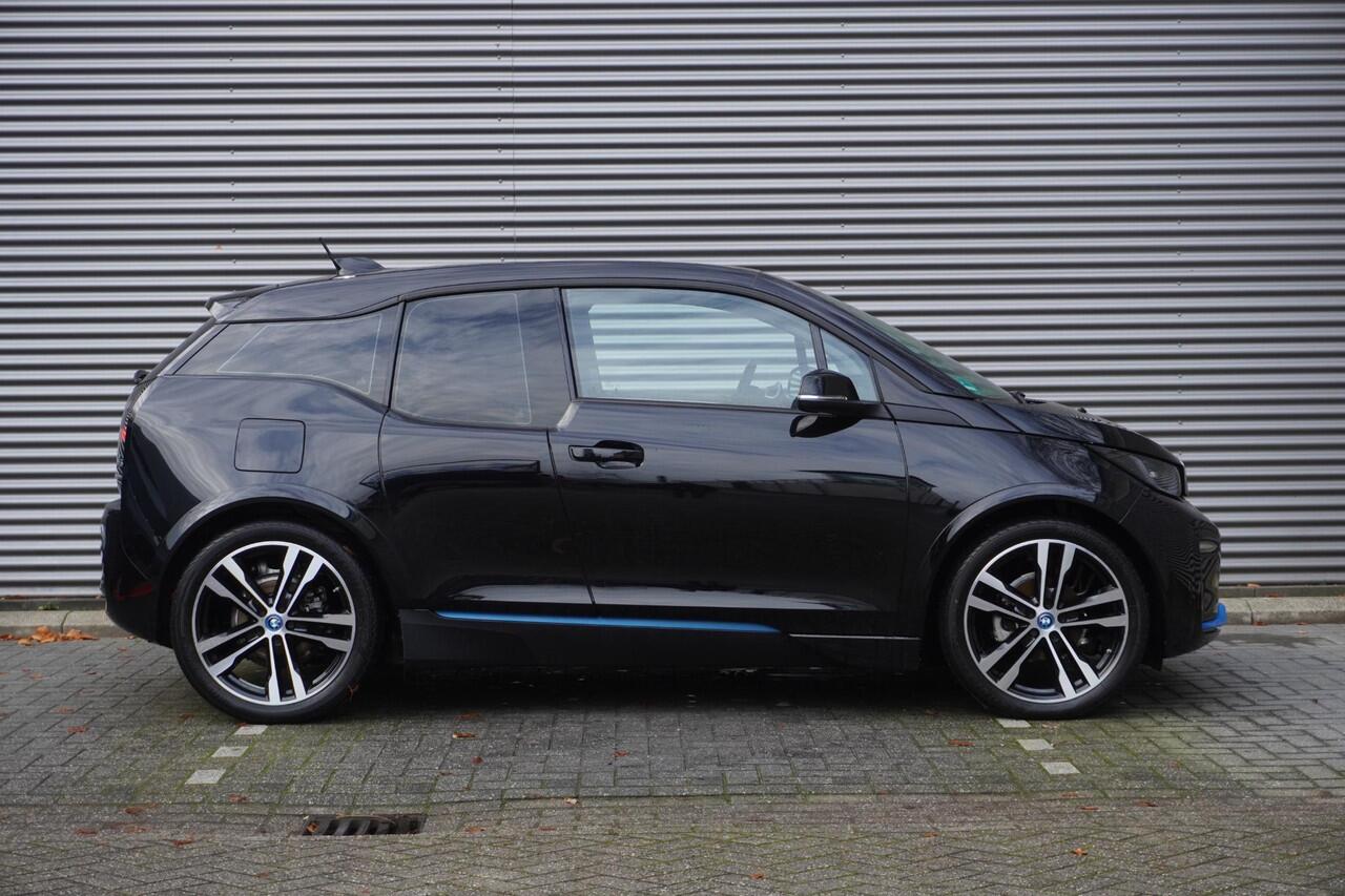 BMW i3 S Comfort Access | Achteruitrijcamera | Driving Assistant Plus | Elektrisch verwarmde voorstoelen | 20 inch lichtmetalen i light wielen Dubbelspaak