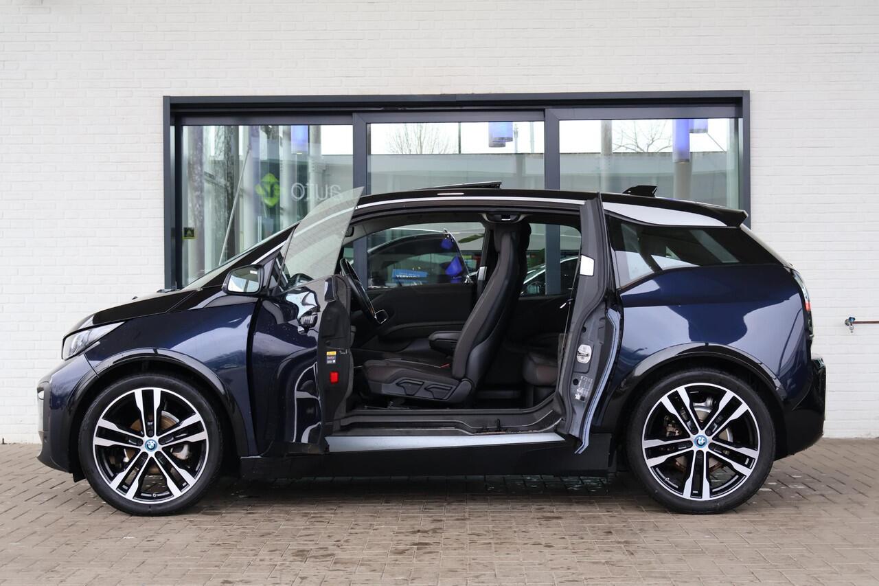 BMW i3 120Ah | Voorstoelen Verwarmd | Warmtepomp | Achteruitrijcamera | Glazen Schuifdak | Apple Carplay