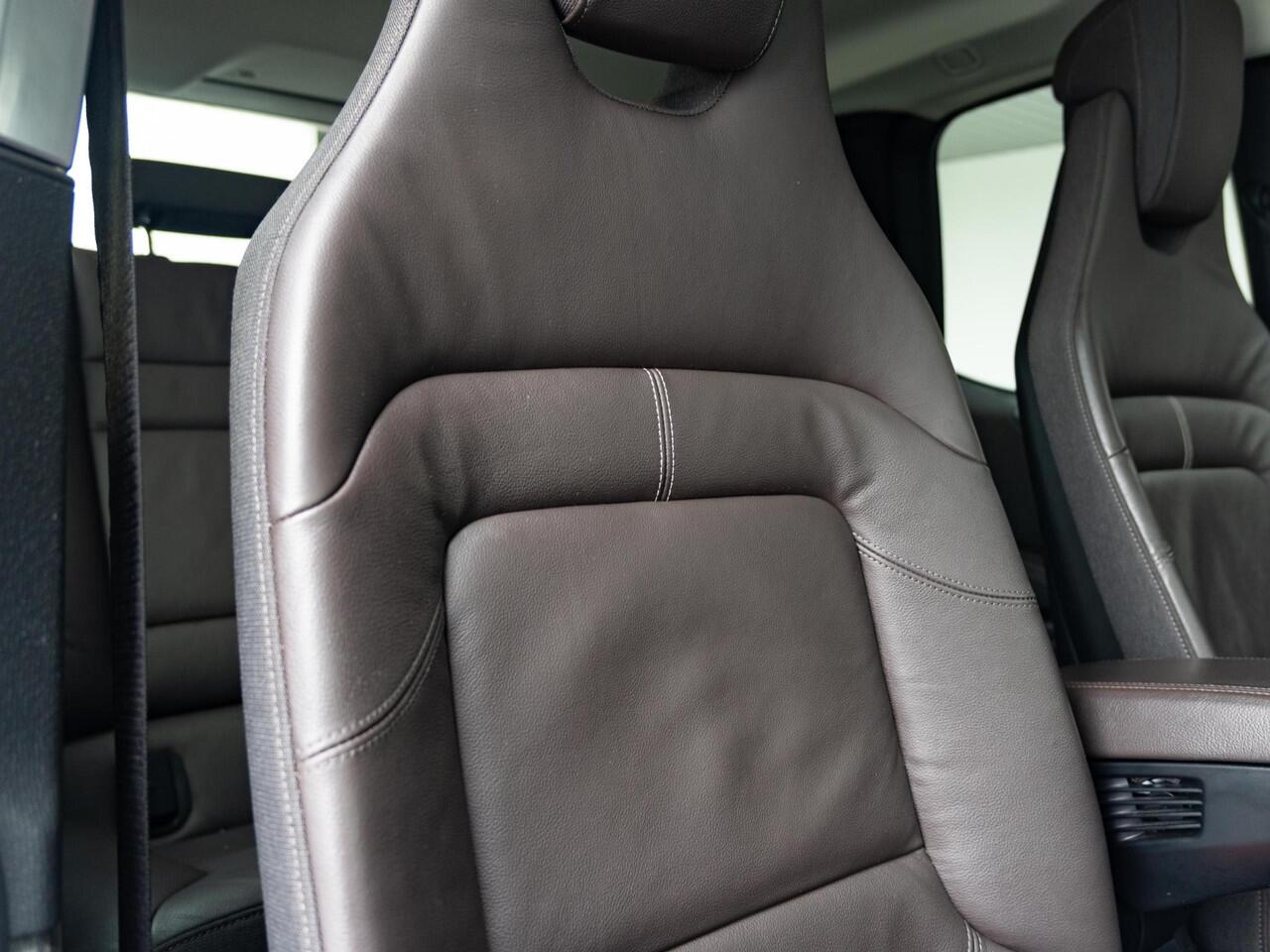 BMW i3 S | Executive | Comfort Access | Achteruitrijcamera | Schuif-/kanteldak | Stoelverwarming | LED