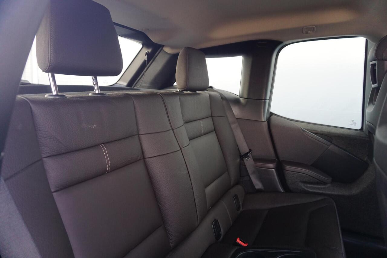 BMW i3 S 120Ah RoadStyle Edition | Schuif-kanteldak / Warmtepomp / Parkeersensoren Voor & Achter / 20 Inch