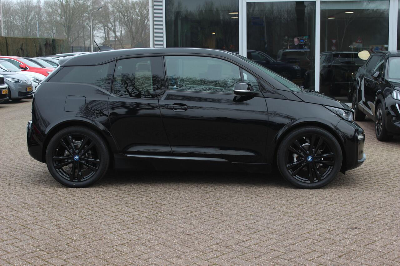 BMW i3 S Dark Shadow Edition 120Ah 42 kWh / SOH 90,4% / Camera / Navigatie / 20'' / Stoelverwarming / DAB / LED / Cruise Control