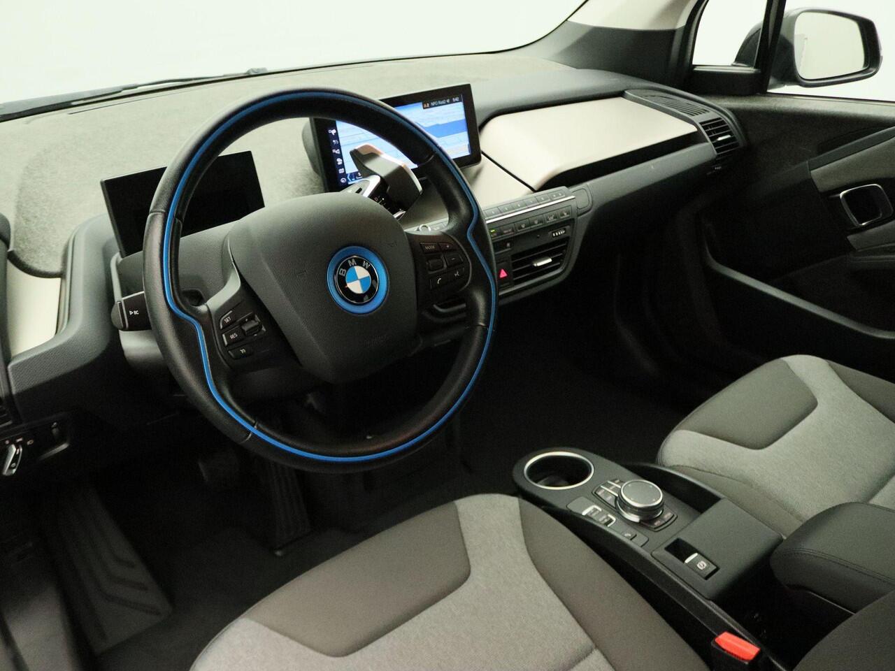 BMW i3 Executive Edition 120Ah | Sportpakket | Warmtepomp | Achteruitrijcamera | Navigatiesysteem Professional | 20"