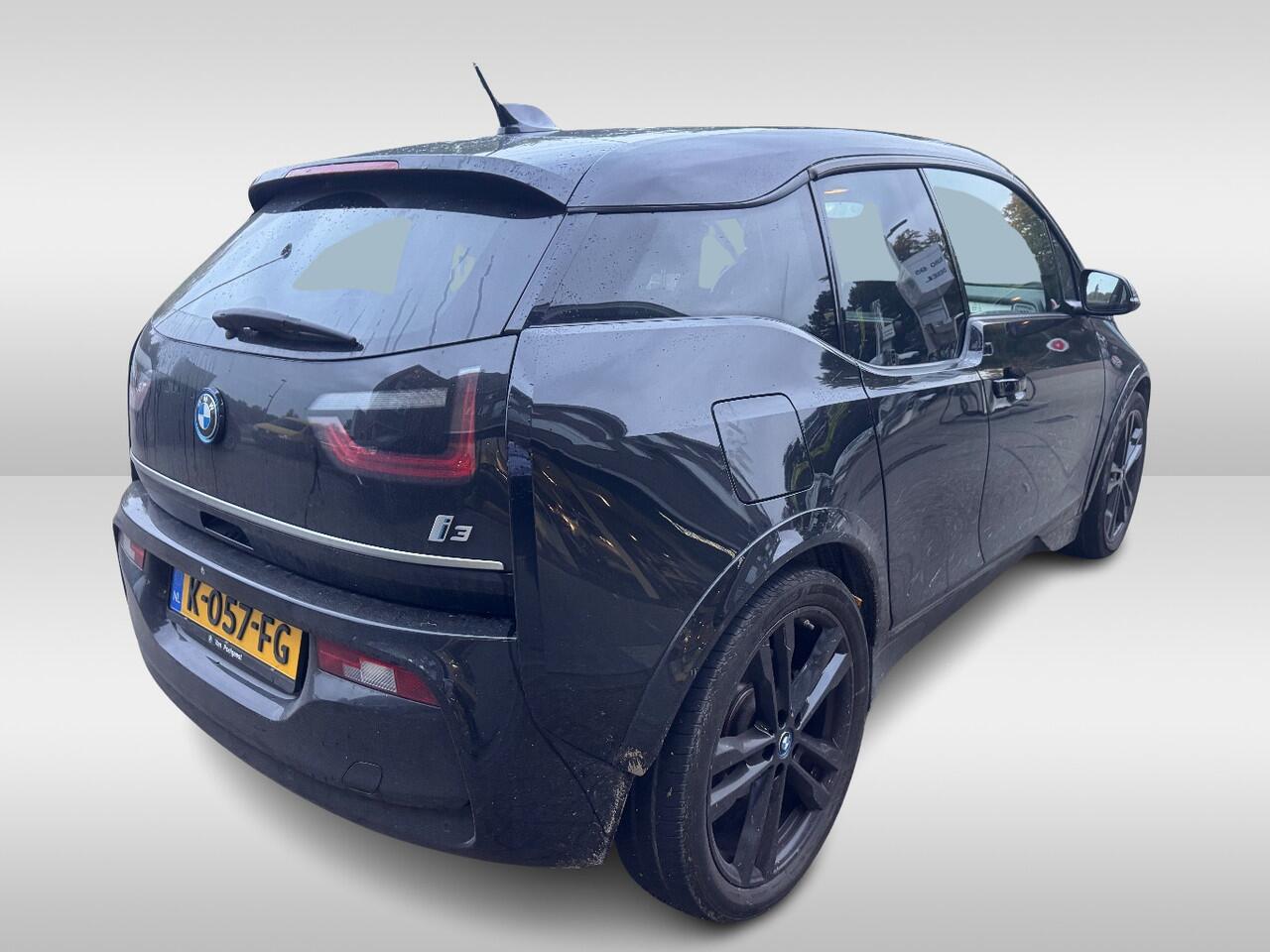BMW i3 Dark Shadow Edition 120Ah 42 kWh 55.191 km! / Camera / Navigatie / 20'' / Stoelverwarming / DAB / LED / Cruise Control
