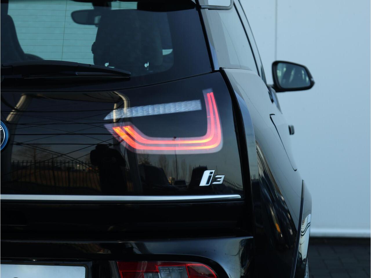 BMW i3 Business Edition Plus 120Ah 42 kWh Sportpakket / Harman Kardon / Panoramadak / Achteruitrijcamera /