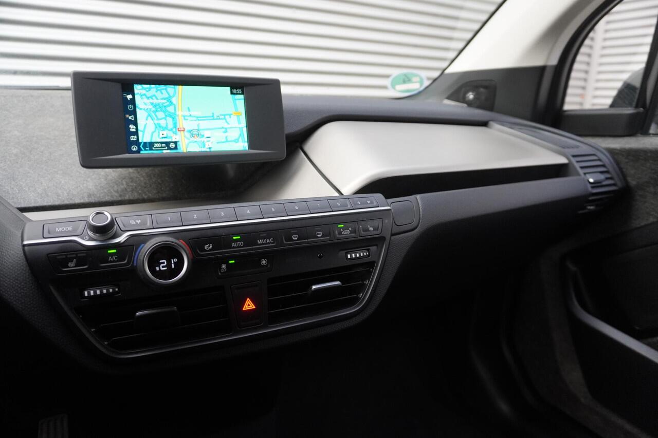 BMW i3 S Comfort Access | Achteruitrijcamera | Driving Assistant Plus | Elektrisch verwarmde voorstoelen | 20 inch lichtmetalen i light wielen Dubbelspaak