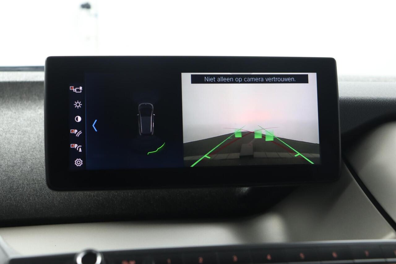 BMW i3 S Executive Edition 120Ah 42 kWh | voorstoelen verwarmd | achteruitrijcamera | warmtepomp | parkeersensor voor/achter |