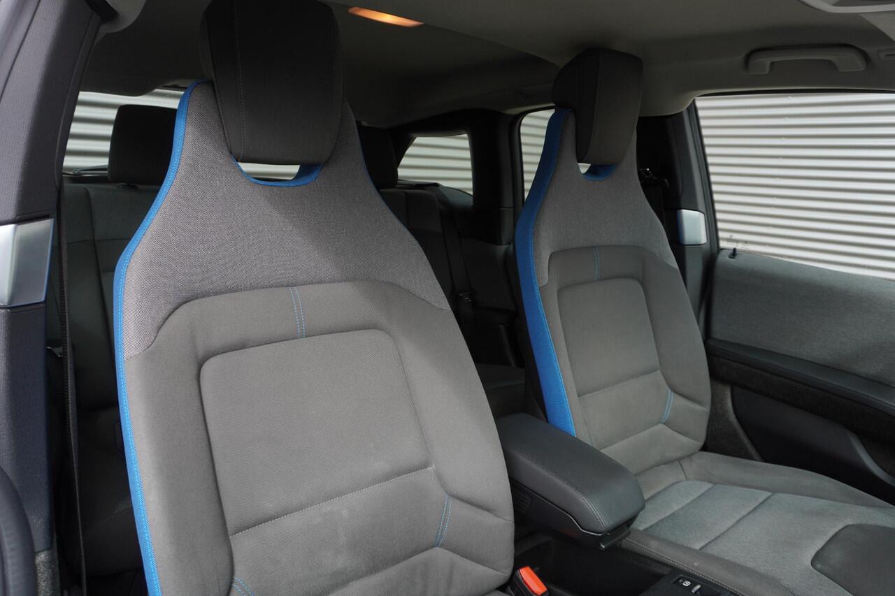 BMW i3 Sportpakket | Comfort pack advanced | Alarmsysteem klasse 3 | 20 inch LM Dubbelspaak | Extra getint glas achter