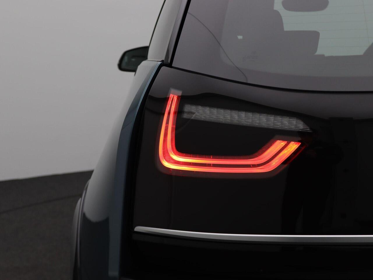 BMW i3 S 120Ah 42 kWh Harman-Kardon | Warmtepomp | Driving Assistant Plus | 20"