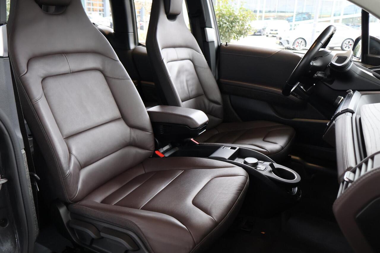 BMW i3 120Ah | Voorstoelen Verwarmd | Warmtepomp | Achteruitrijcamera | Glazen Schuifdak | Apple Carplay
