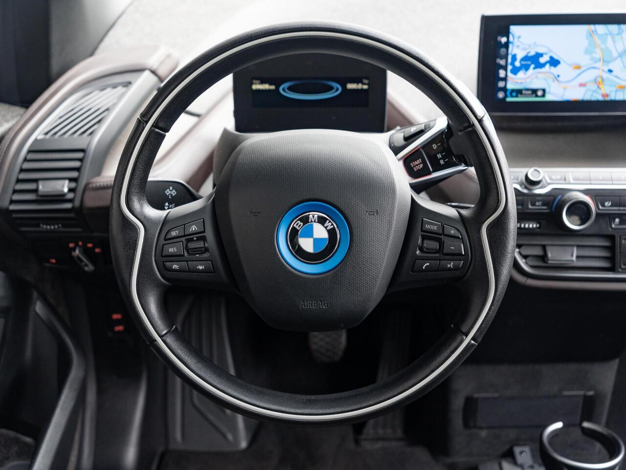 BMW i3 S | Executive | Comfort Access | Achteruitrijcamera | Schuif-/kanteldak | Stoelverwarming | LED