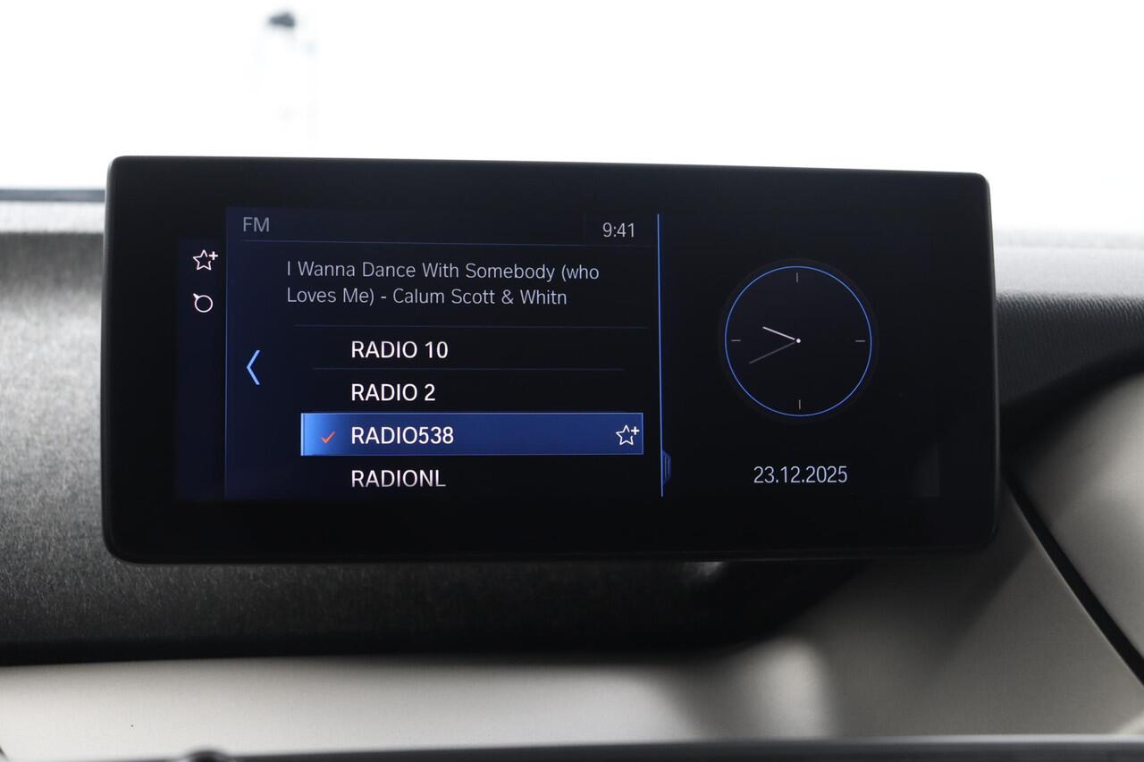 BMW i3 S Executive Edition 120Ah 42 kWh | voorstoelen verwarmd | achteruitrijcamera | warmtepomp | parkeersensor voor/achter |