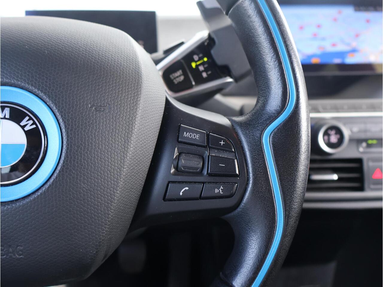 BMW i3 Dark Shadow Edition 120Ah 42 kWh Sportpakket/ Achteruitrijcamera/ Stoelverwarming/ Cruise Control/ 20 inch LM