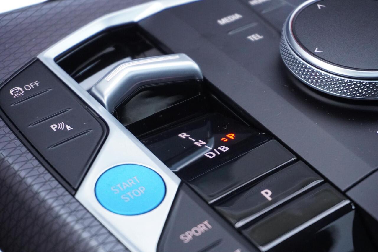 BMW i4 eDrive35 M Sportpakket | Comfort Pack | HiFi System | Comfort Access | Achteruitrijcamera | Stuurwielrand verwarmd