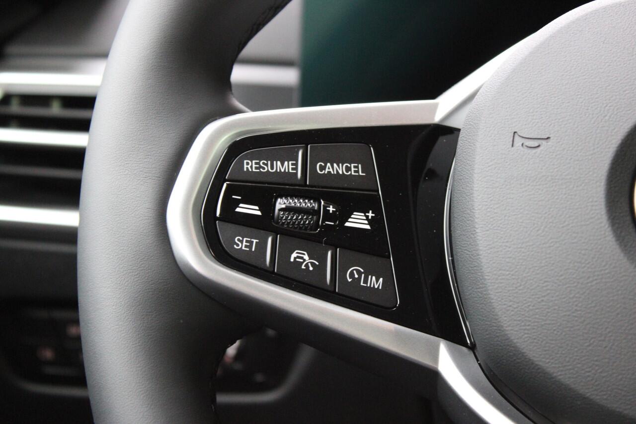 BMW i4 eDrive40 M Sport / Schuif-kanteldak / Achteruitrijcamera / Comfort Access / Adaptieve LED / Stoelverwarming / Widescreen Display