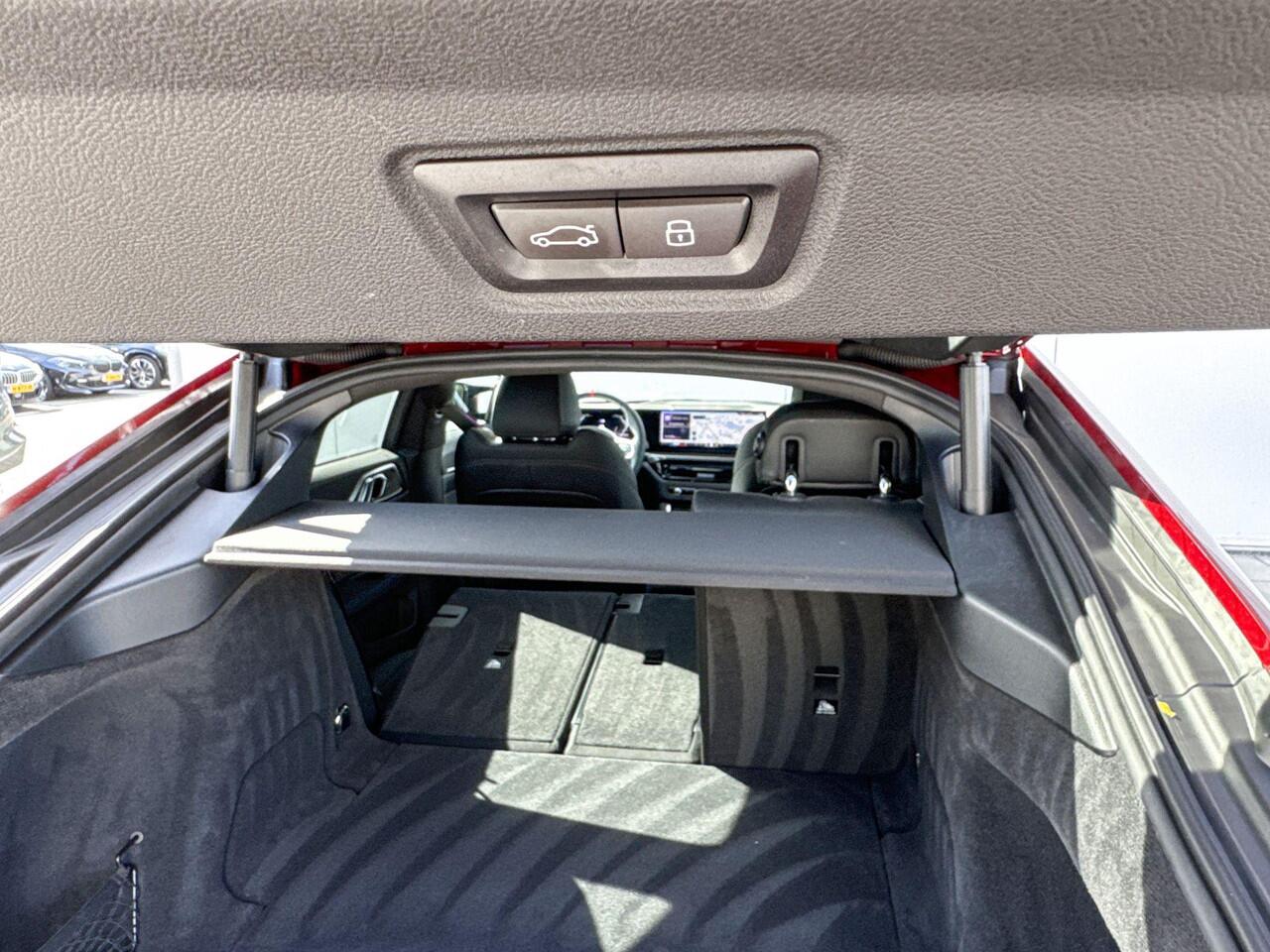 BMW i4 M50 M-Sport Pro 19 Inch / Comfort Acces / Electrisch verstelbare Voorstoelen / Stoelverwarming / Adaptieve Led koplampen / Driving Assistant Prof / Parking Prof / Harman Kardon / Head Up Display