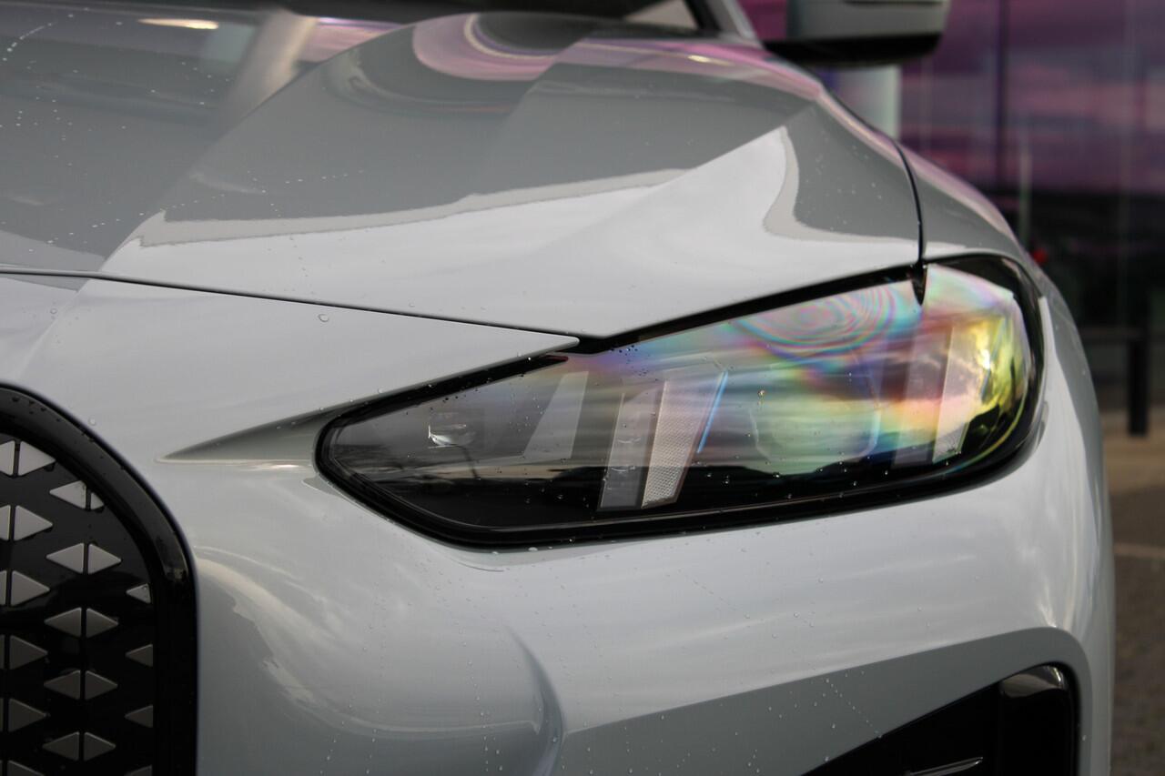 BMW i4 eDrive40 M Sport / Schuif-kanteldak / Achteruitrijcamera / Comfort Access / Adaptieve LED / Stoelverwarming / Widescreen Display