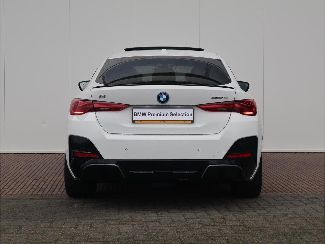 BMW i4 eDrive40 M Sport Edition 84 kWh M Sportpakket Pro/ Stuurwielrand verwarmd/ Comfort Access/ Elektrische Trekhaak/ Stoelverwarming/ Harman-Kardon/ Driving Assistant Professional/