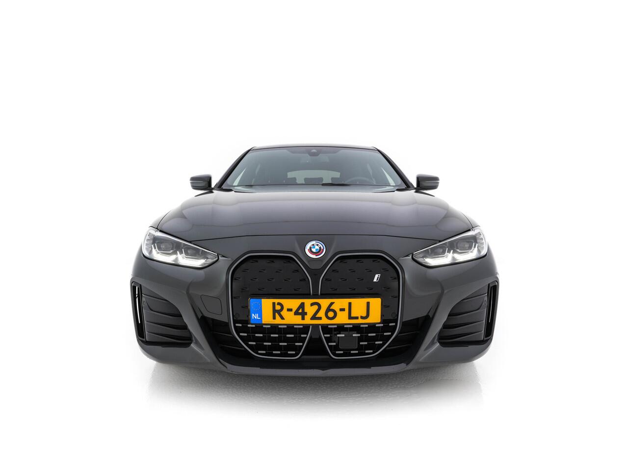 BMW i4 eDrive40 84 kWh M-Sportpack [ 3-Fase ] { SOH-95%} (INCL-BTW) *LEATHER-ALCANTARA | FULL-LED | ADAPTIVE-CRUISE | WIDE-SCREEN-DIGI-COCKPIT | DAB+ | CAMERA | AMBIENT-LIGHT | CARPLAY | SPORT-SEATS | PRIVACY-GLASS | TOWBAR | 18''ALU*